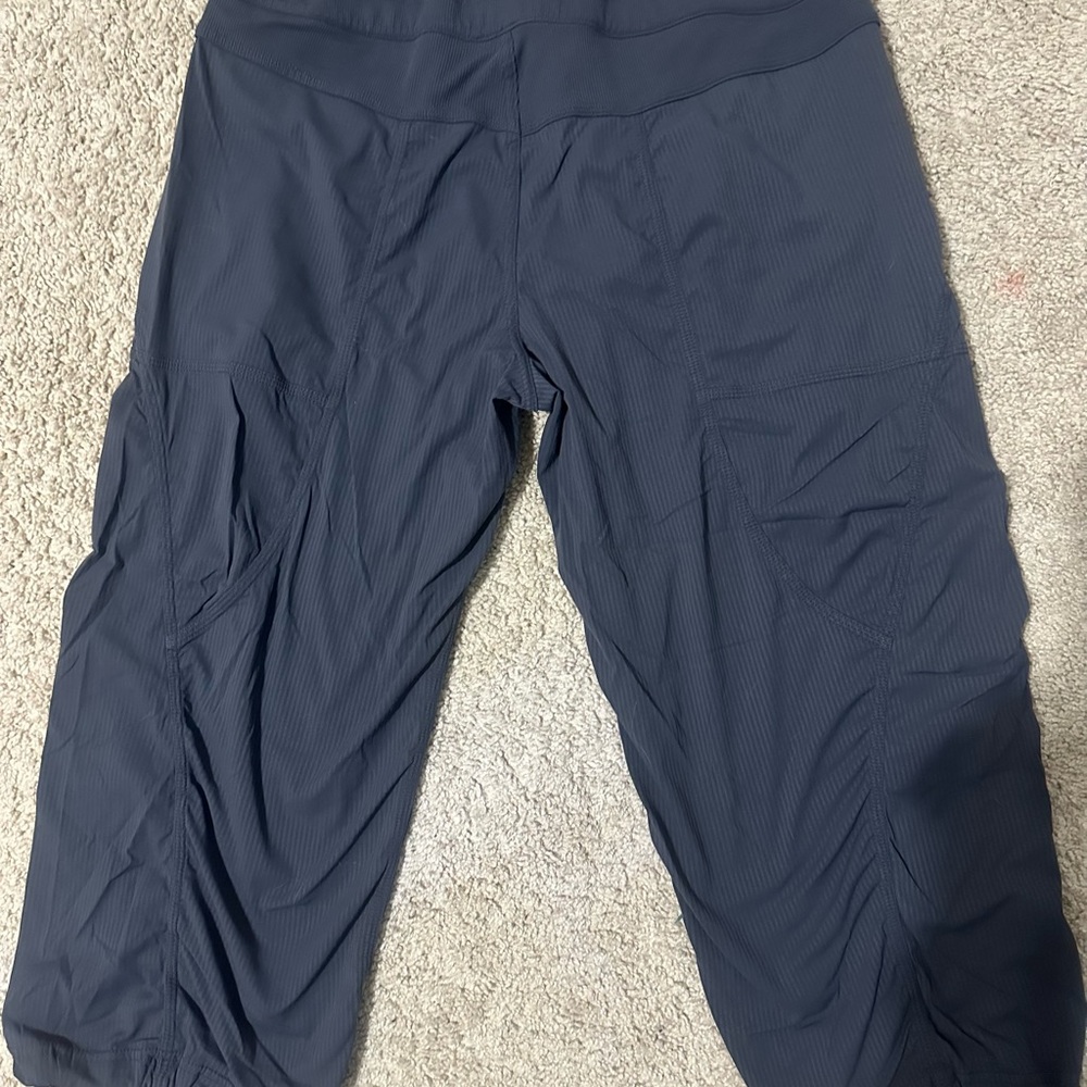 Lululemon Dance Studio Crop Pants | Black | Size 8 - Picture 2 of 8